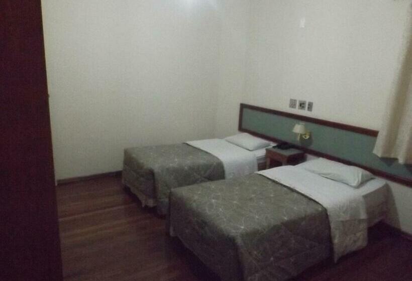 标准间, Martha Office