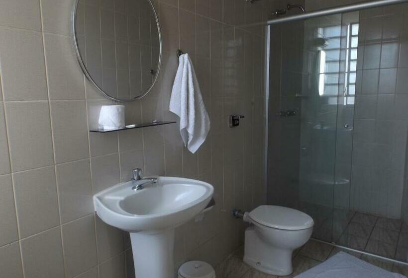 标准间, Martha Office