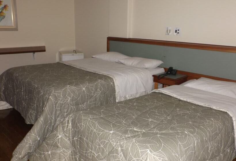 标准三人间, Martha Office