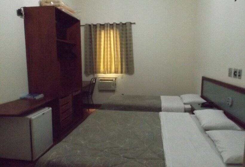 标准三人间, Martha Office