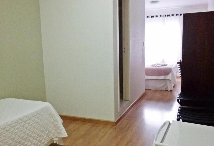 수피리어 트리플 룸, Nelo