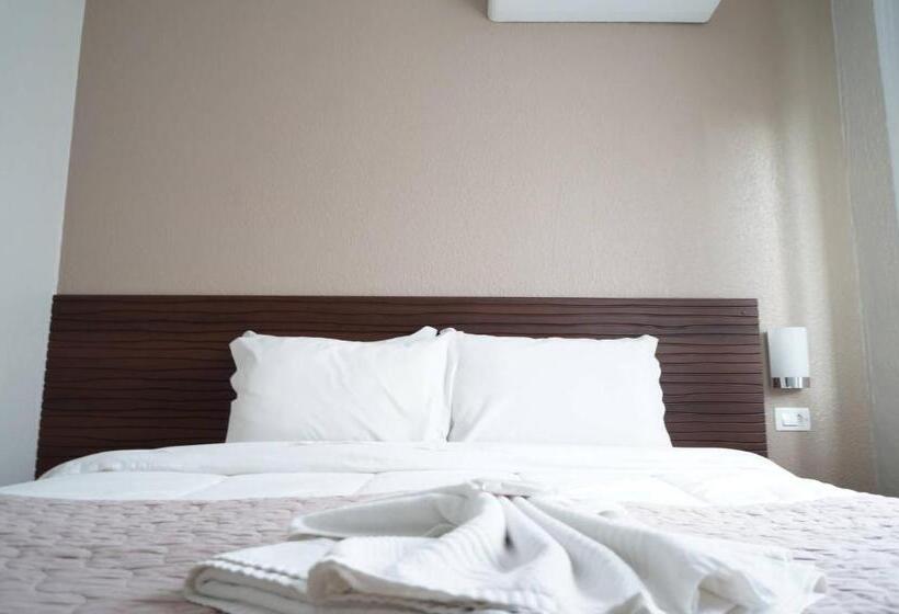 수피리어 룸, Nelo