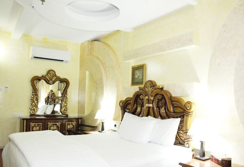 اتاق اجرایی, Riyam