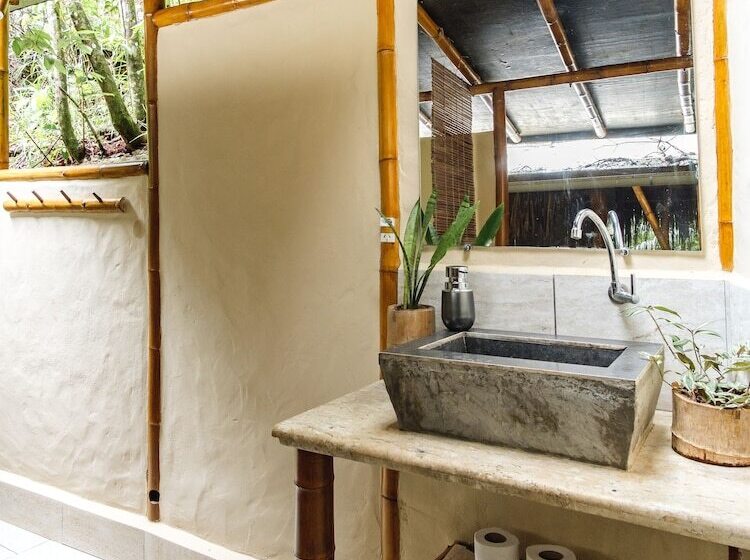 Бунгало Стандарт, Universo Pol Bamboo Hostel