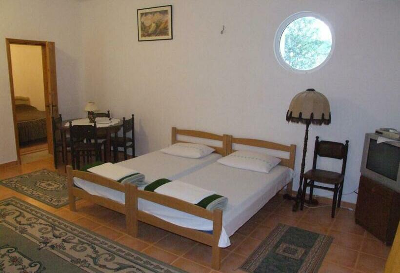 Habitació Quàdruple Estàndard amb Balconada, B&b Lovac