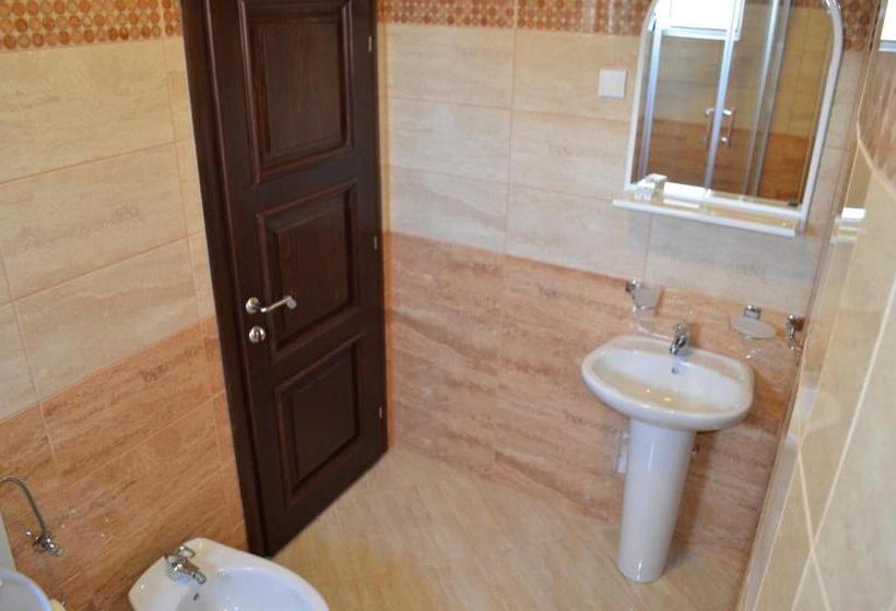 Estudi Superior, B&b Lovac