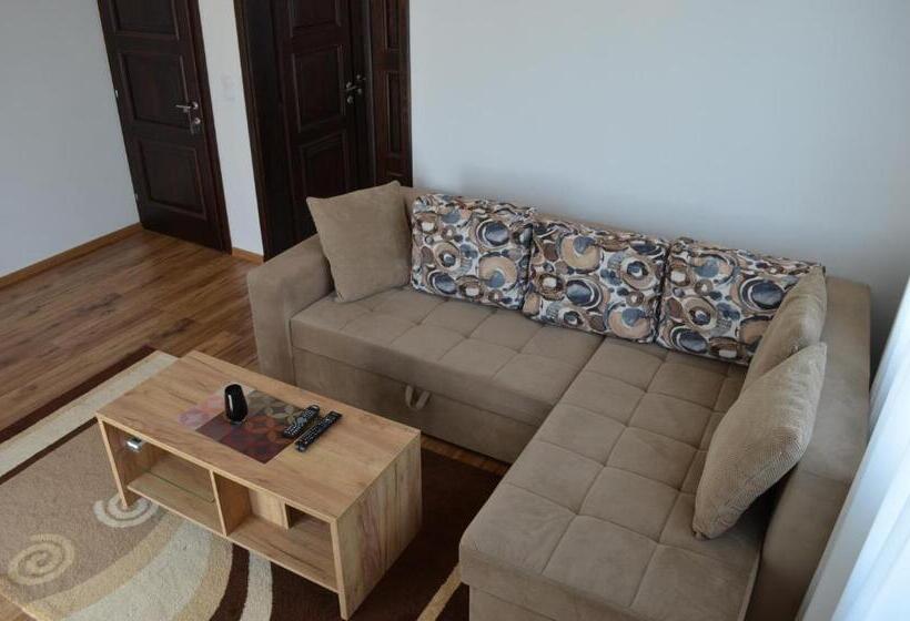 Estudi Superior, B&b Lovac