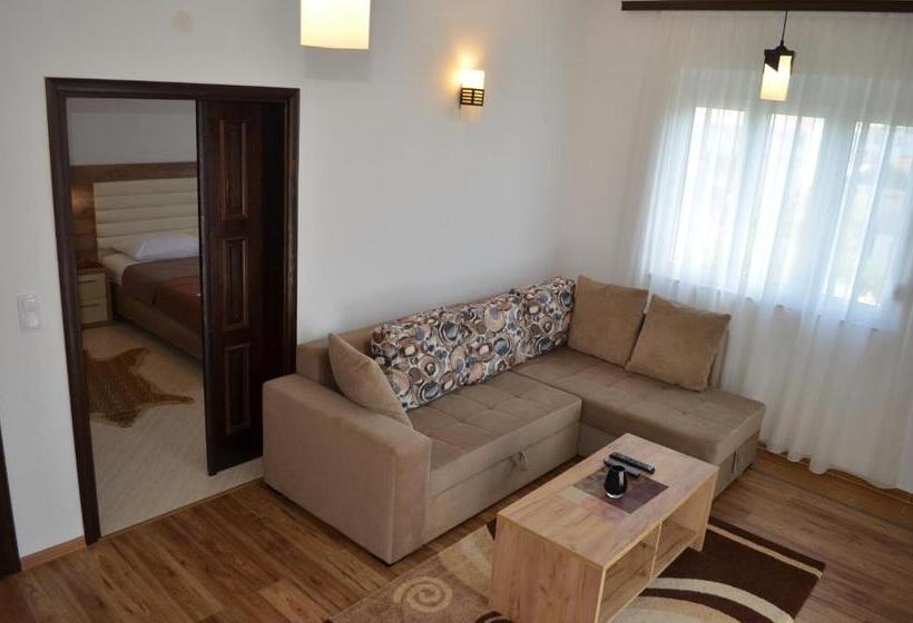 Estudi Superior, B&b Lovac