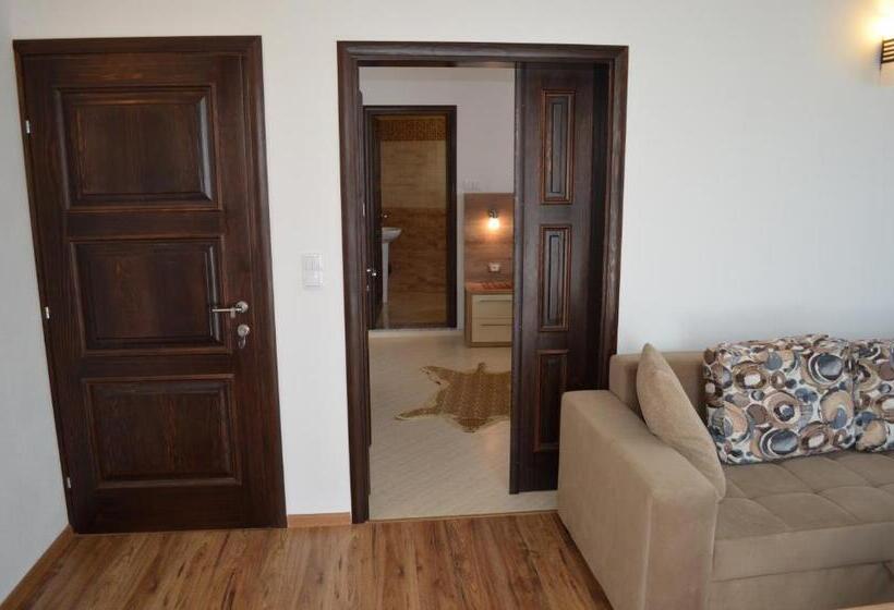 Estudi Superior, B&b Lovac