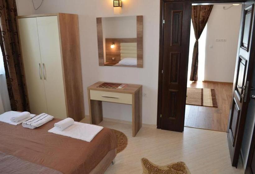 Estudi Superior, B&b Lovac