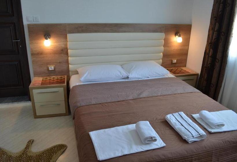 Estudi Superior, B&b Lovac