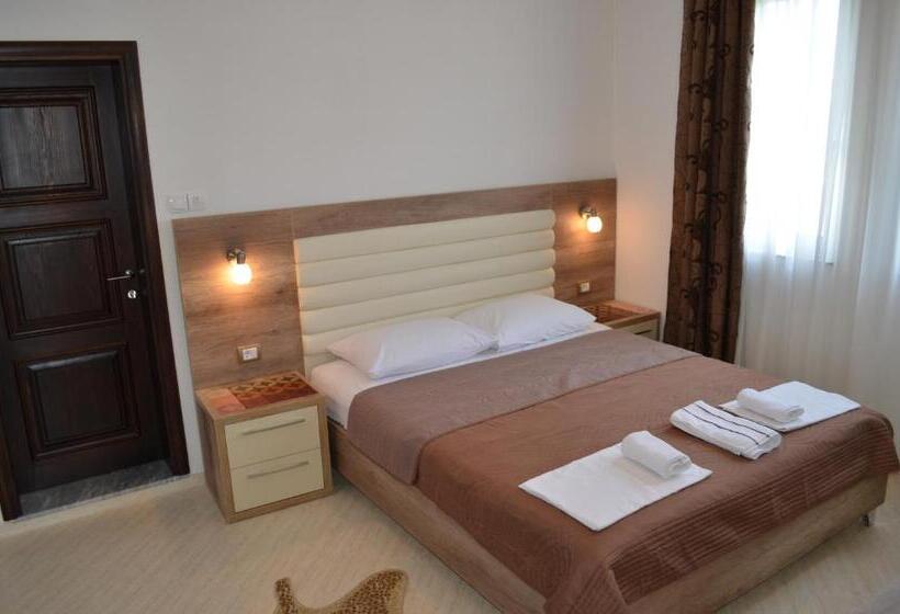 Estudi Superior, B&b Lovac