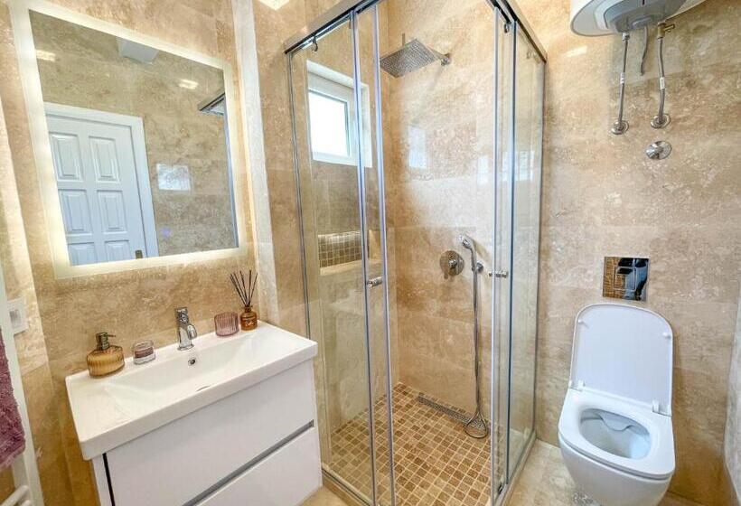 Apartament Deluxe 1 Dormitori, B&b Lovac