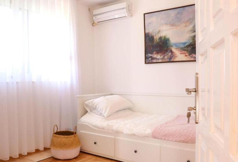 Apartament Deluxe 1 Dormitori, B&b Lovac