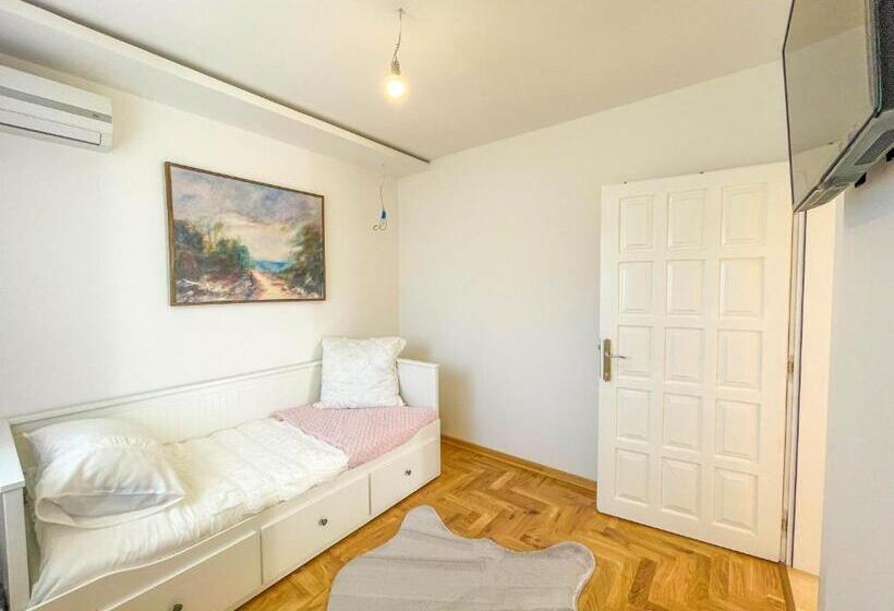 Apartament Deluxe 1 Dormitori, B&b Lovac