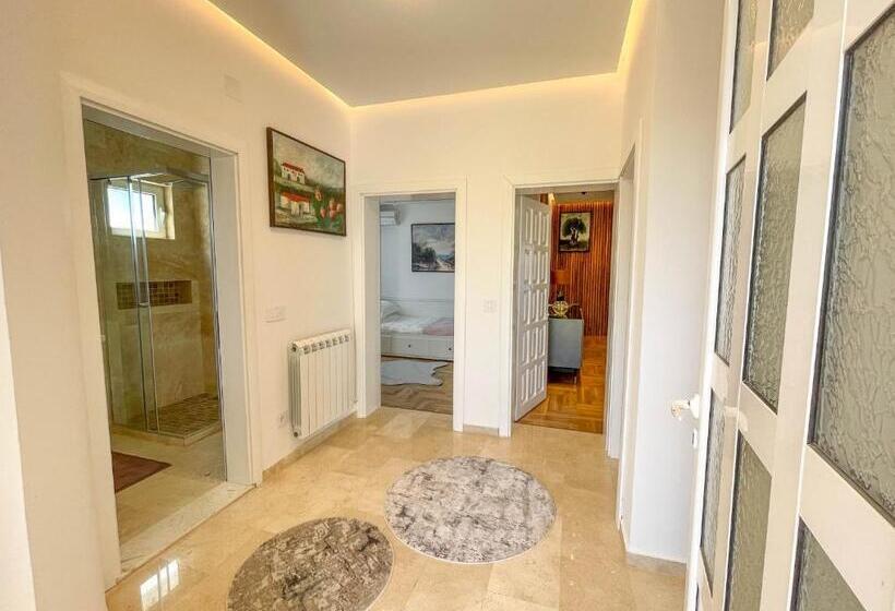 Apartament Deluxe 1 Dormitori, B&b Lovac