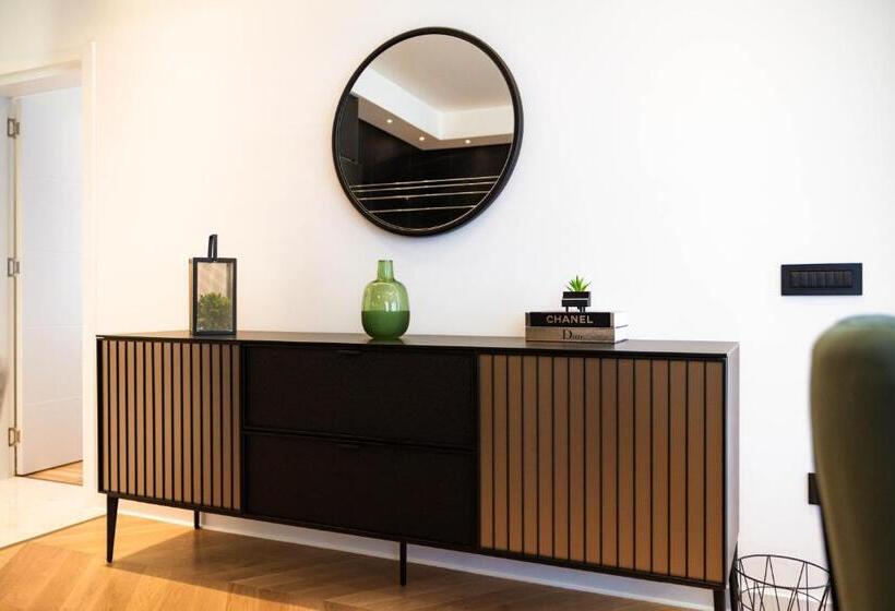 Vila Deluxe 1 Dormitori, B&b Lovac