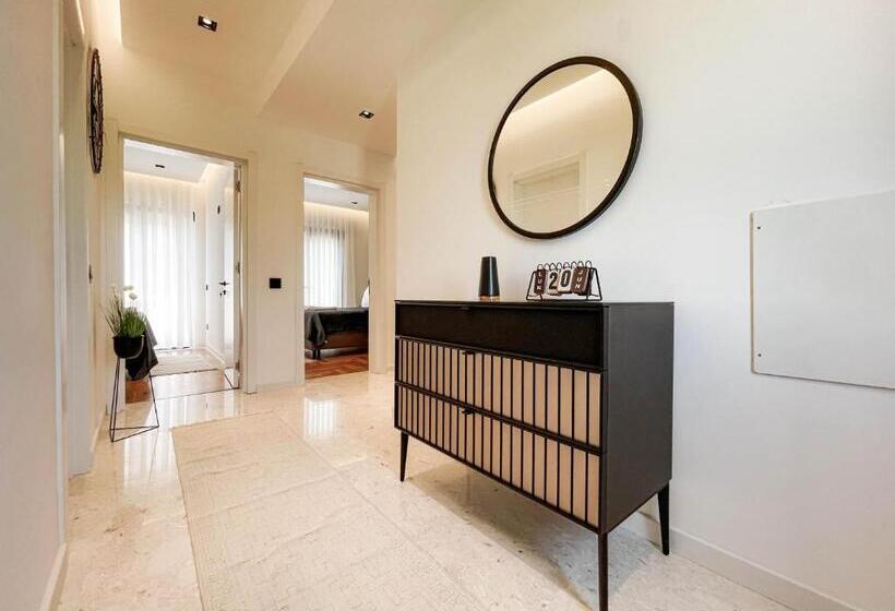 Vila Deluxe 1 Dormitori, B&b Lovac