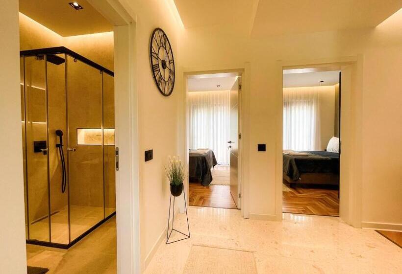 Vila Deluxe 1 Dormitori, B&b Lovac