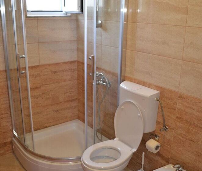 Estudi Superior, B&b Lovac