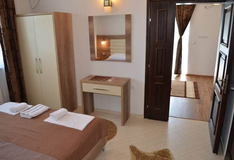 Estudi Superior, B&b Lovac