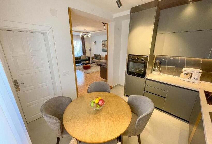 Apartament Deluxe 1 Dormitori, B&b Lovac