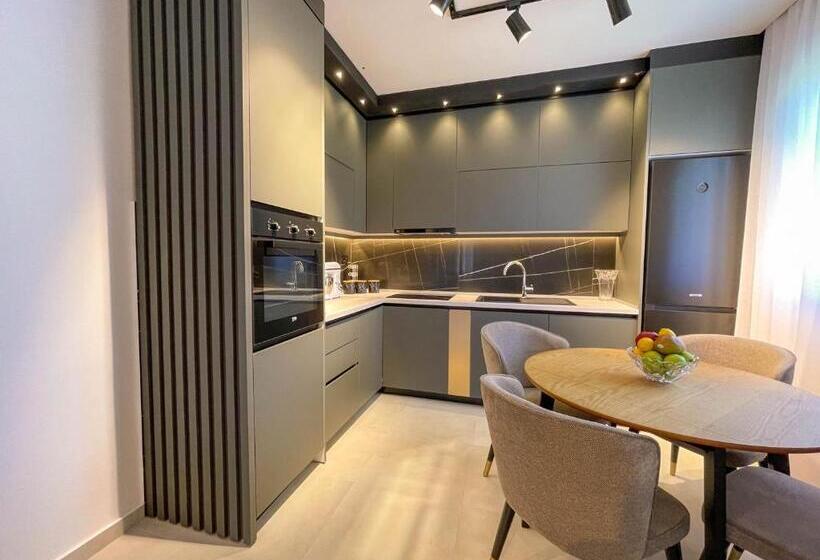 Apartament Deluxe 1 Dormitori, B&b Lovac