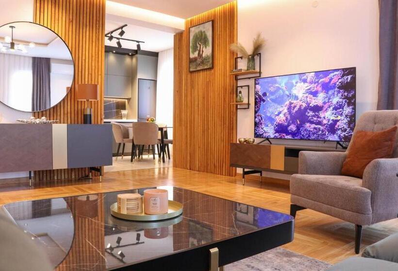 Apartament Deluxe 1 Dormitori, B&b Lovac