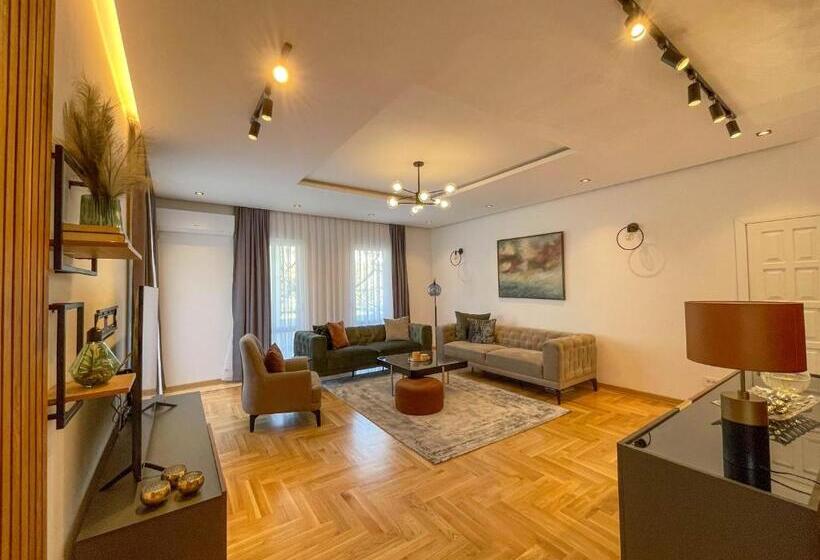 Apartament Deluxe 1 Dormitori, B&b Lovac