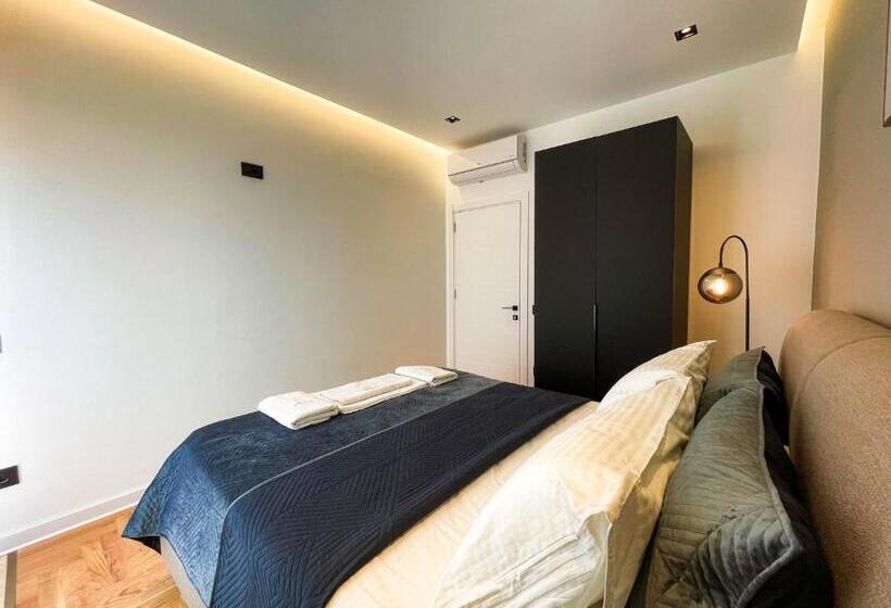 Vila Deluxe 1 Dormitori, B&b Lovac