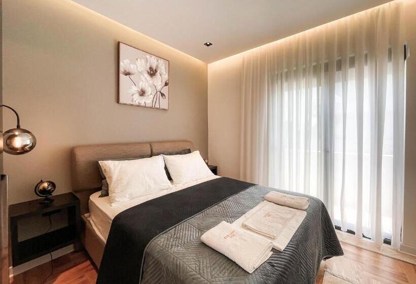 Vila Deluxe 1 Dormitori, B&b Lovac