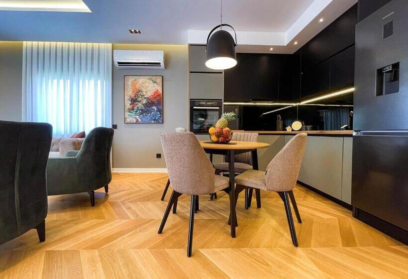 Vila Deluxe 1 Dormitori, B&b Lovac