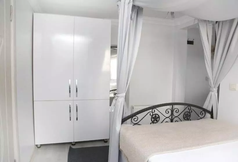 1 Bedroom Apartment, Ditto Flats