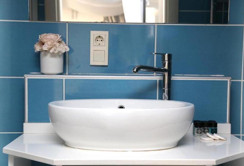 1 Bedroom Superior Apartment, Ditto Flats