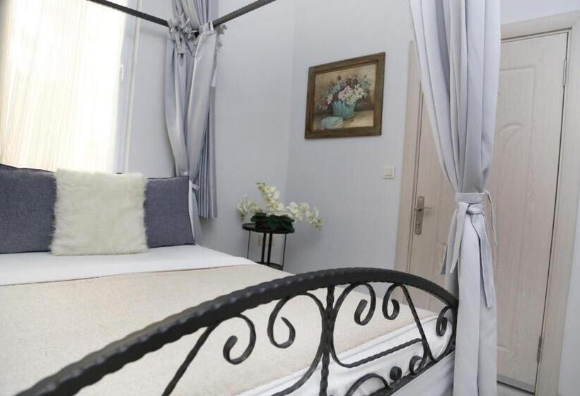 1 Bedroom Superior Apartment, Ditto Flats