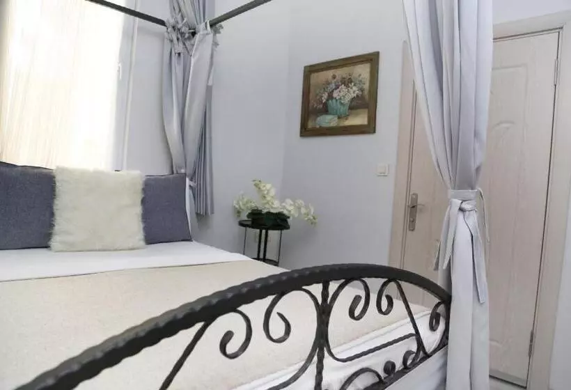 1 Bedroom Superior Apartment, Ditto Flats