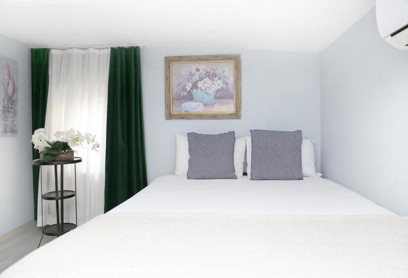 1 Bedroom Penthouse Apartment, Ditto Flats