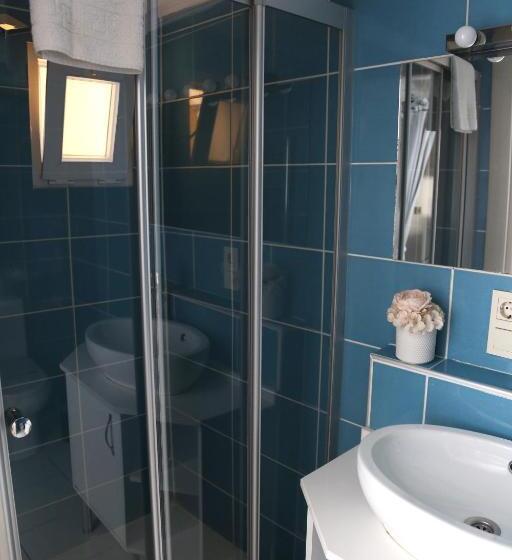 1 Bedroom Apartment with Balcony, Ditto Flats