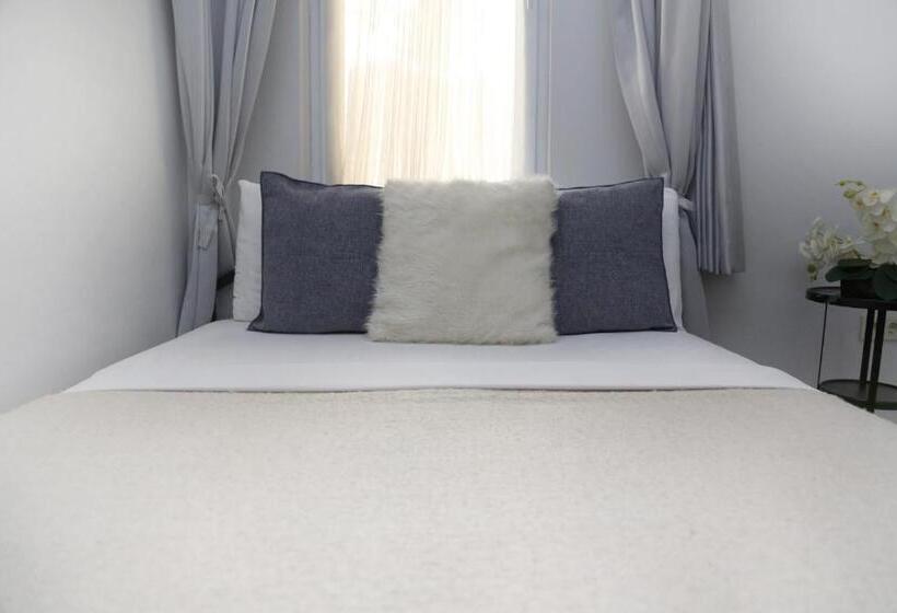 1 Bedroom Apartment with Balcony, Ditto Flats