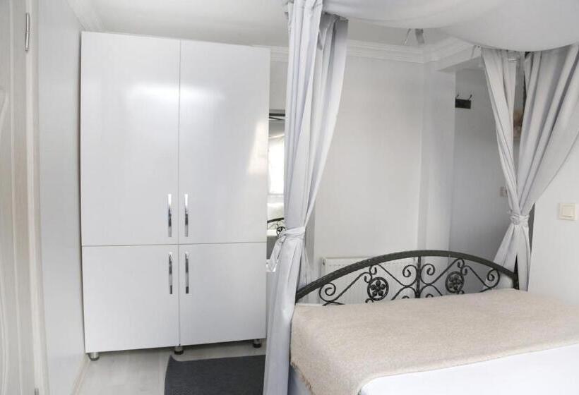 1 Bedroom Apartment with Balcony, Ditto Flats