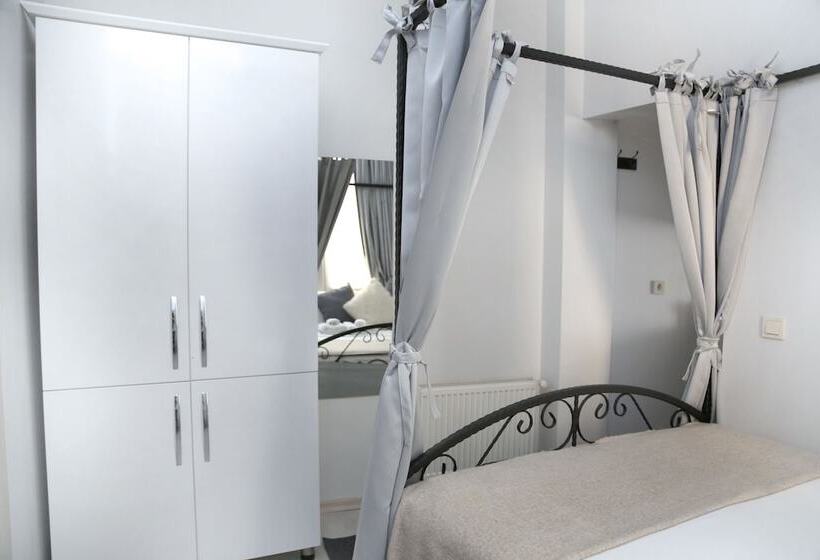 1 Bedroom Apartment, Ditto Flats