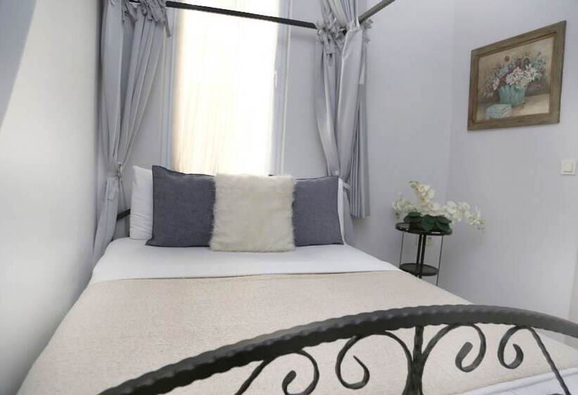 1 Bedroom Apartment with Balcony, Ditto Flats