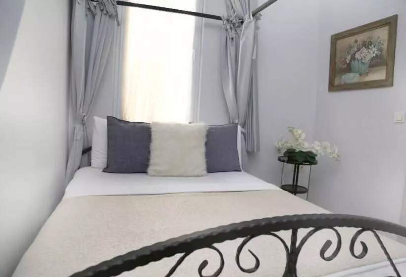 1 Bedroom Apartment with Balcony, Ditto Flats