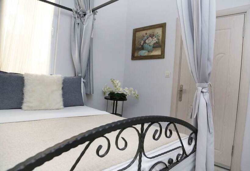 1 Bedroom Apartment with Balcony, Ditto Flats