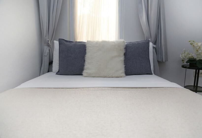 1 Bedroom Apartment with Balcony, Ditto Flats