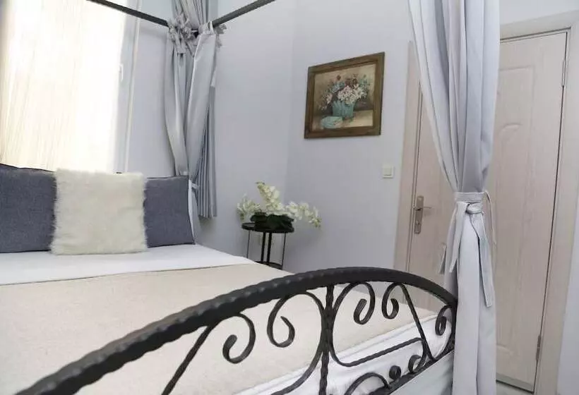 1 Bedroom Superior Apartment, Ditto Flats
