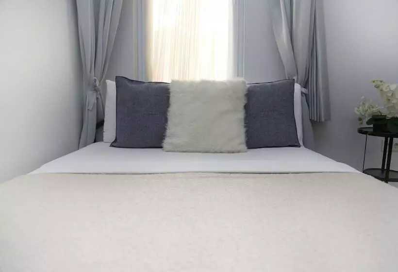 1 Bedroom Superior Apartment, Ditto Flats