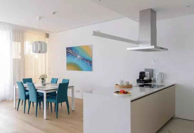 2 Bedroom Apartment Sea View