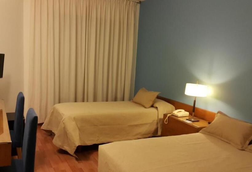 اتاق استاندارد سه نفره, Avenida