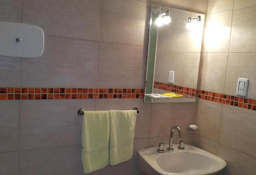 اتاق استاندارد سه نفره, Avenida